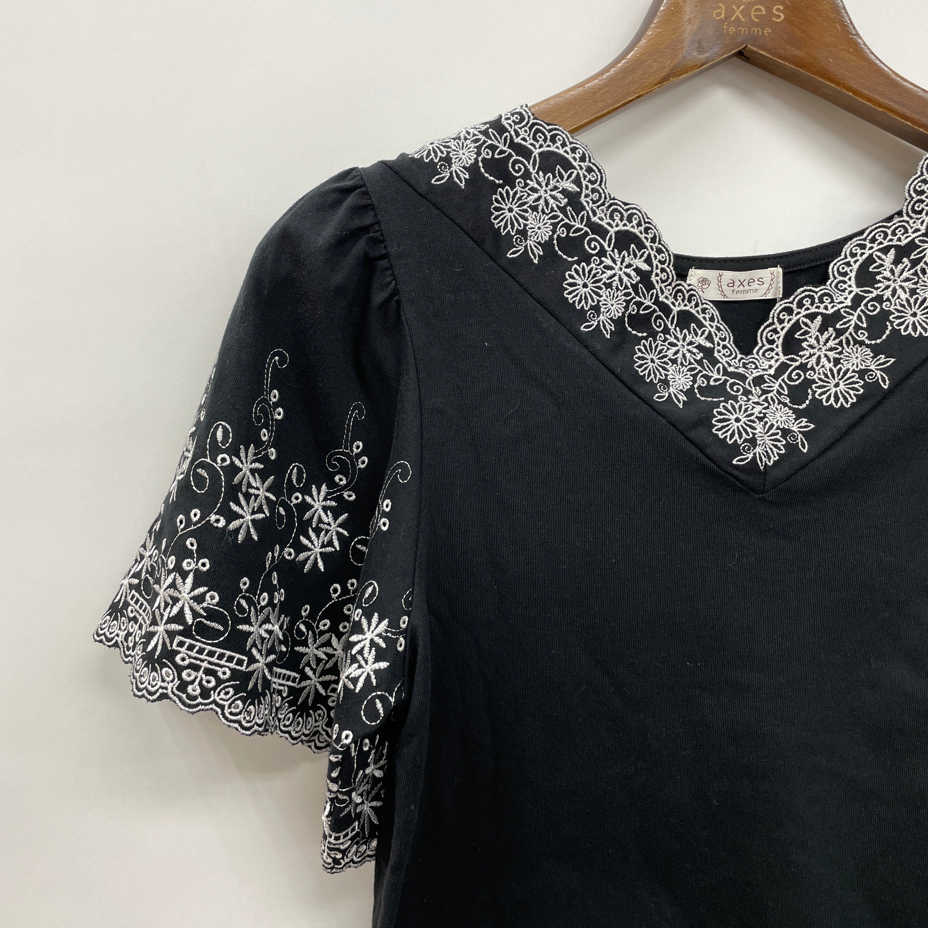 半額以下で買えるクーポン特集 刺繍デザインTシャツ PASTEQIDOR – トップス