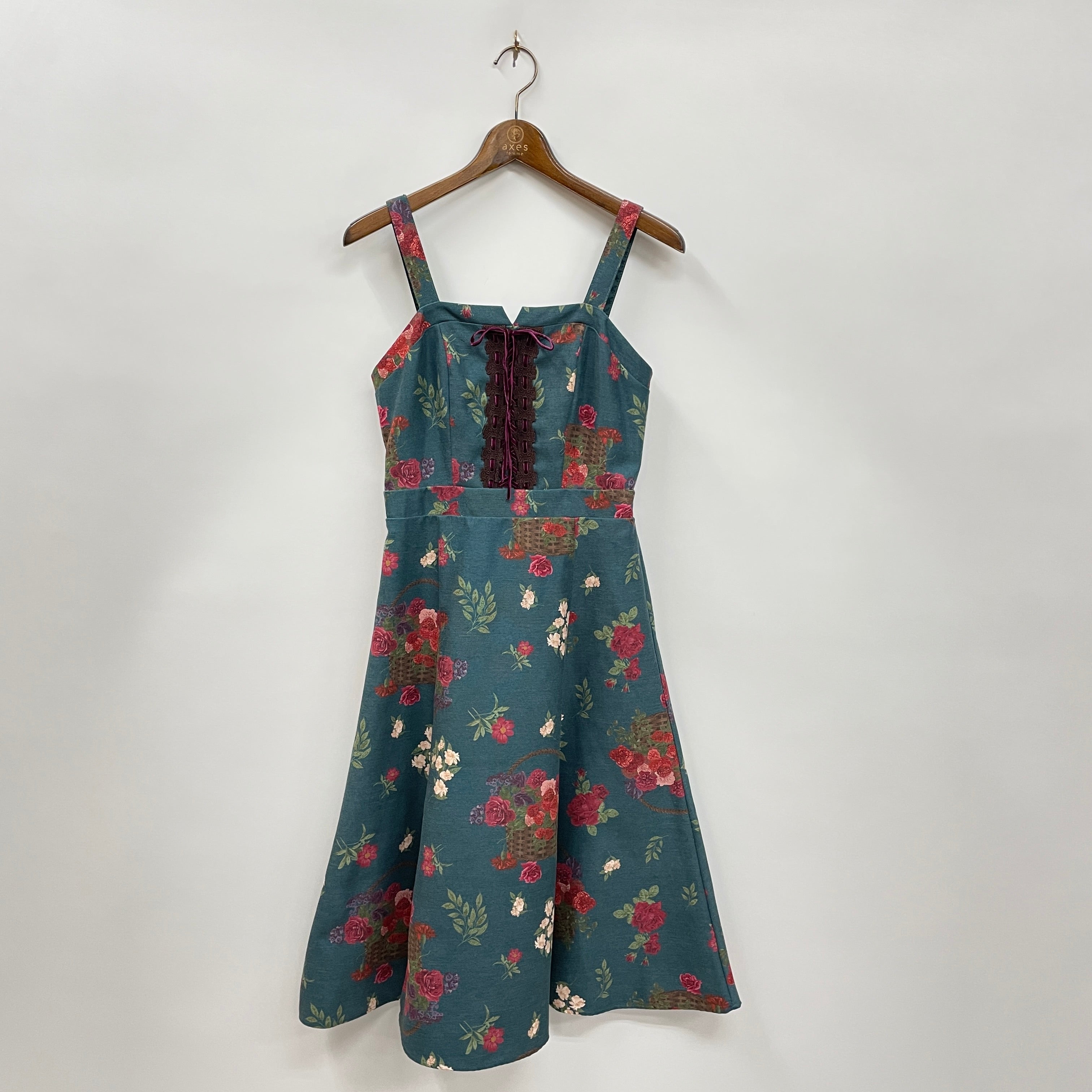 新品タグ付き◯ ハンドバスケットフリンジスカート ボッテガ 個性派 派手 原色 SALE!花柄刺繍レースドレス/ホルターネック/胸元カット/ベルト