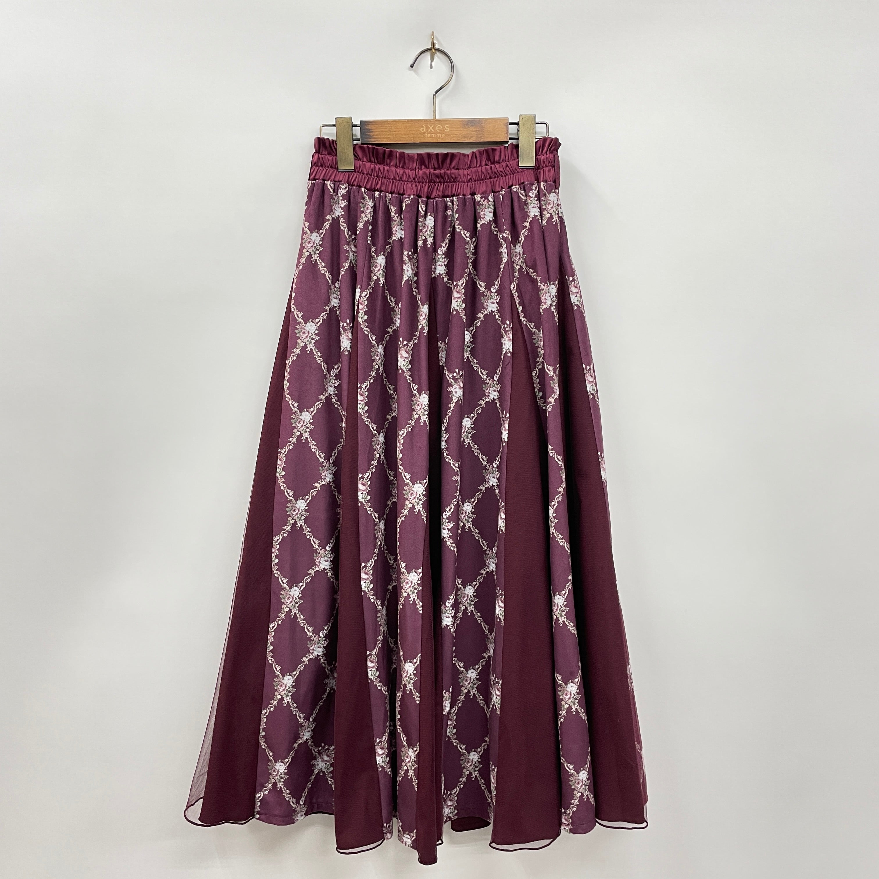 yumiko。新品タグ付き！シックで上品！薔薇のモチーフ他スカート2点 w50440nc-01_1024x.jpg?v=1725928469