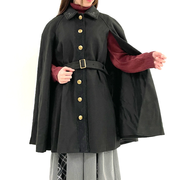 襟刺繍入りケープコート – PASTEQIDOR