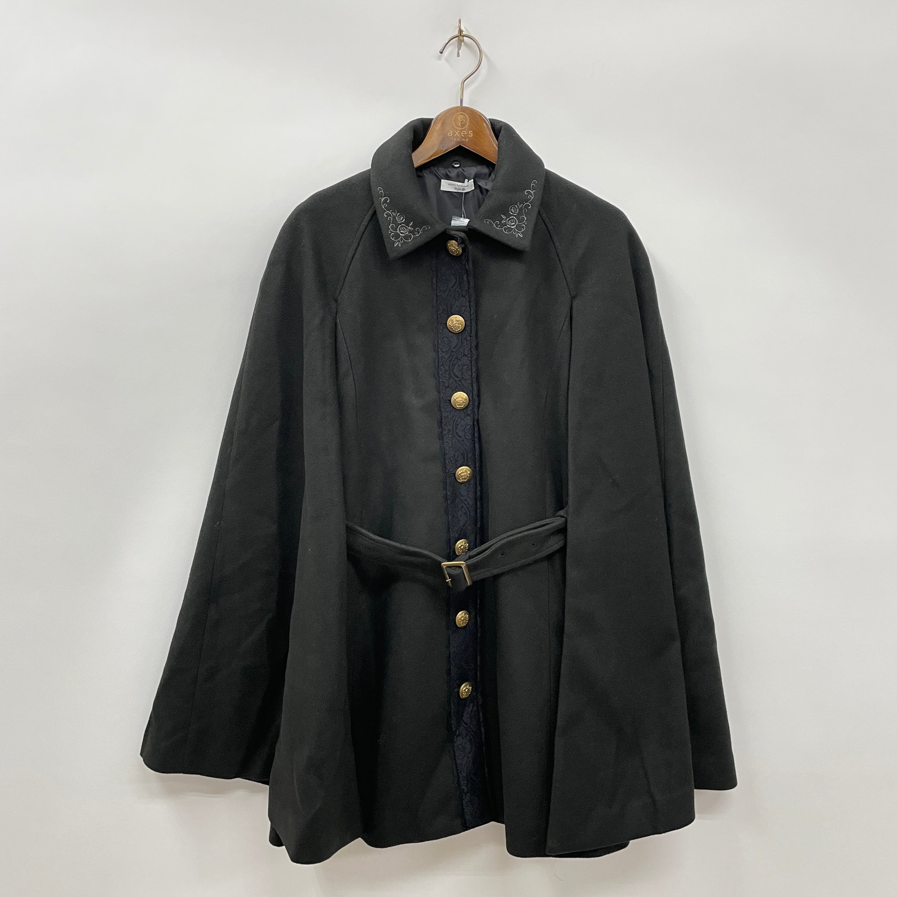 襟刺繍入りケープコート – PASTEQIDOR