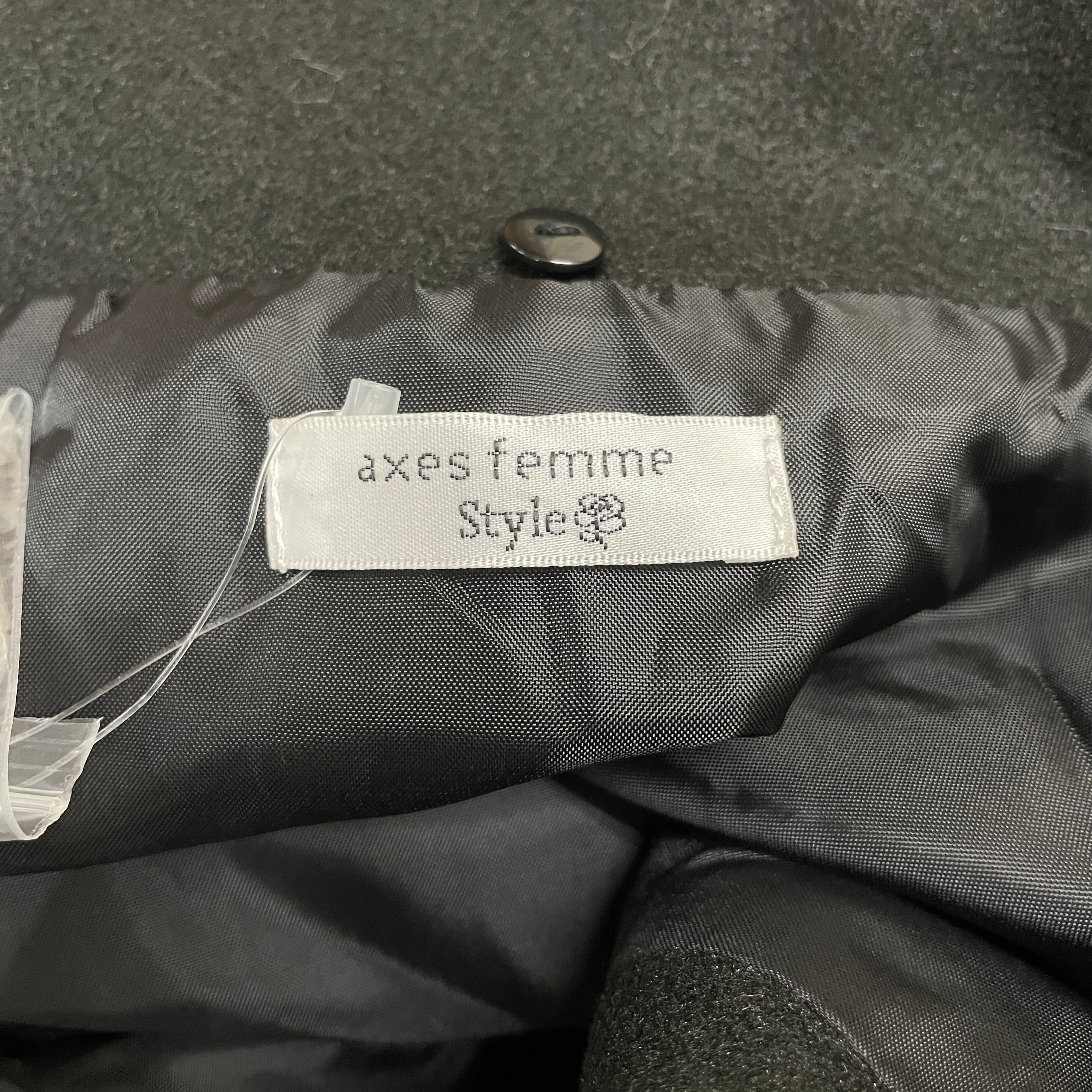 襟刺繍入りケープコート – PASTEQIDOR