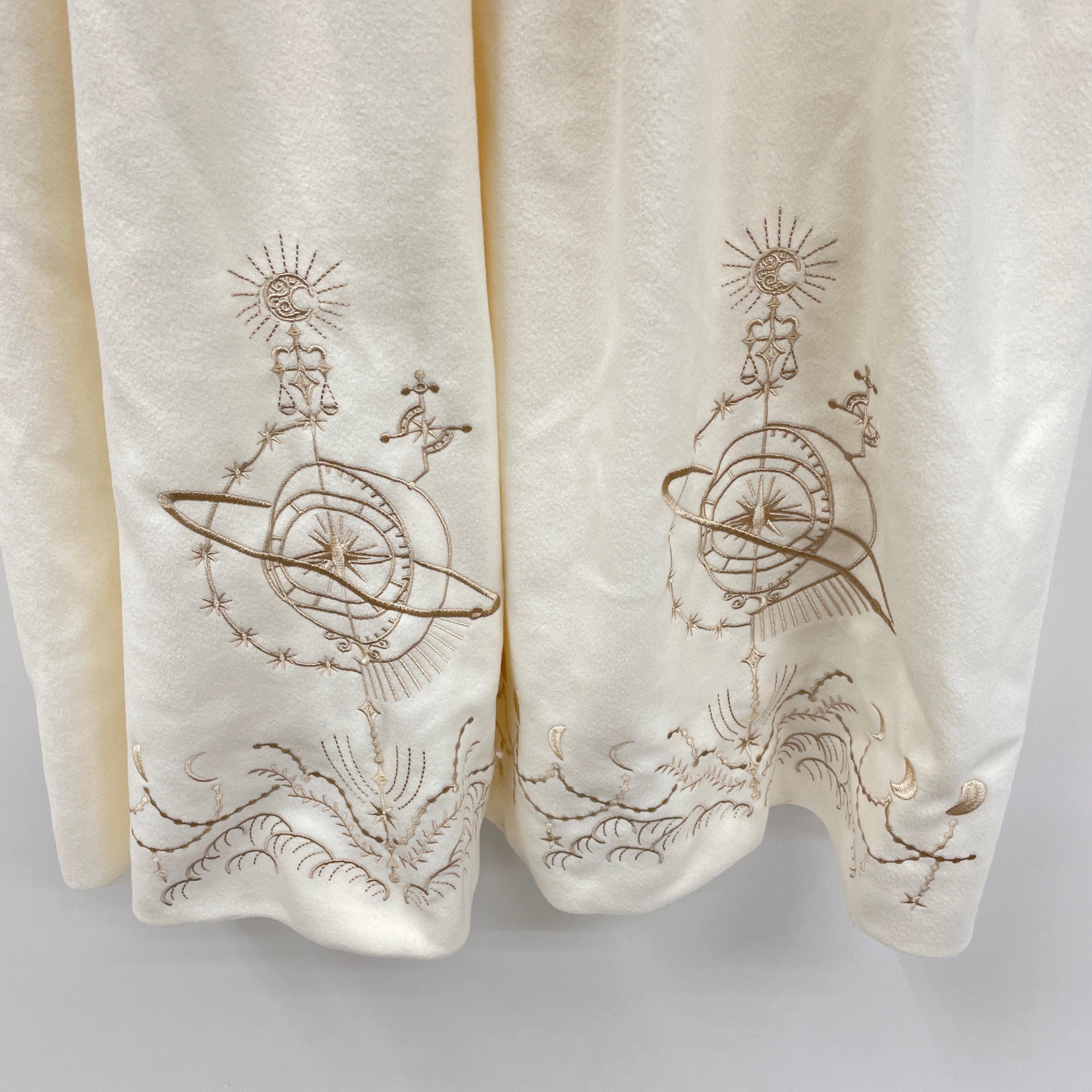 天体刺繍フード付コート – PASTEQIDOR