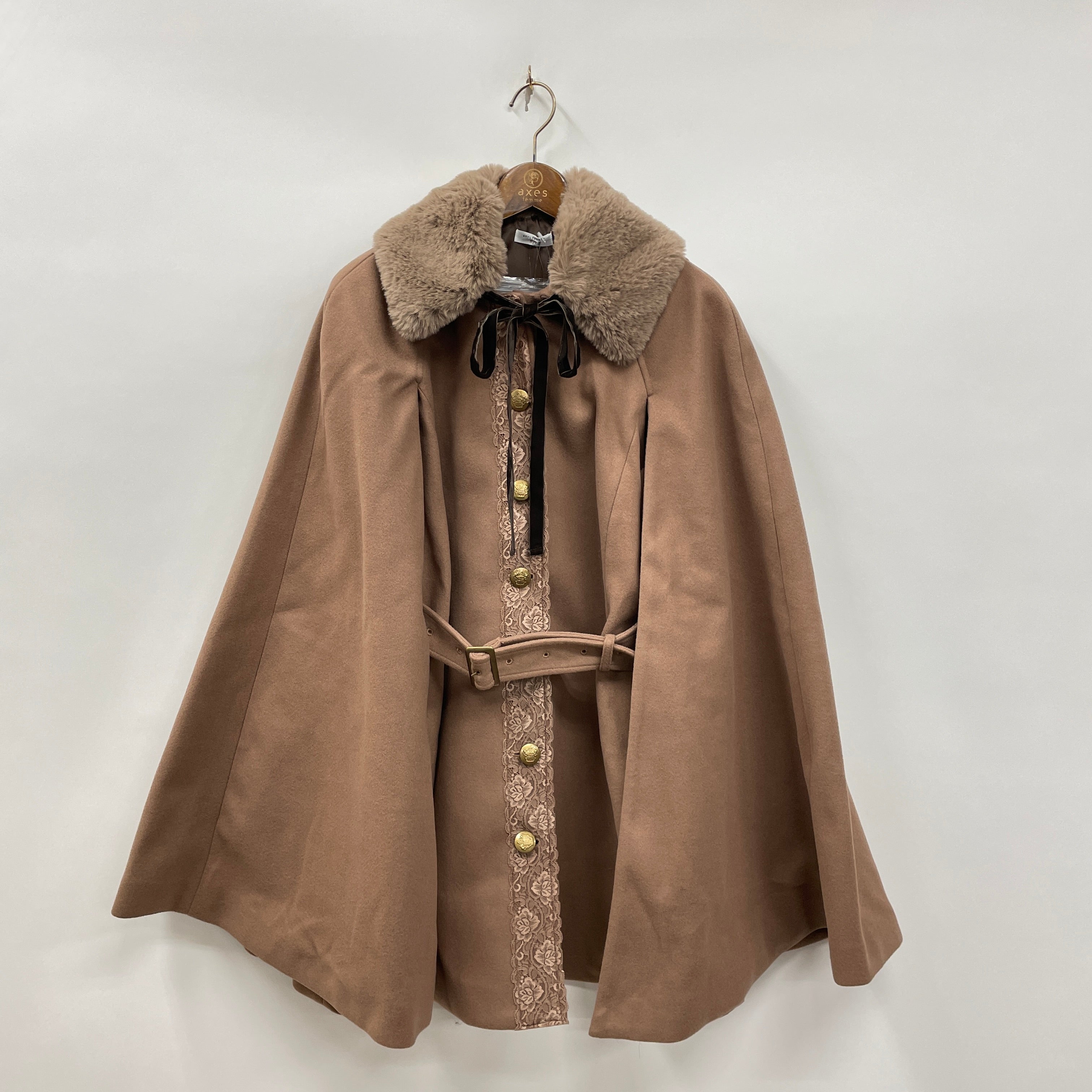 襟刺繍入りケープコート – PASTEQIDOR